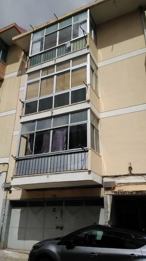 Vasco Santana Guesthouse Odivelas  Bagian luar foto